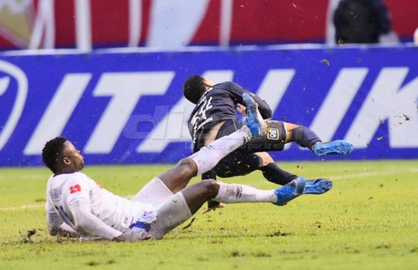 No viste en TV: La furia de Arboleda, euforia de Diego en un clásico de patadas