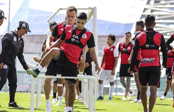 Michaell Chirinos anota su primer gol con Lobos Buap en amistoso