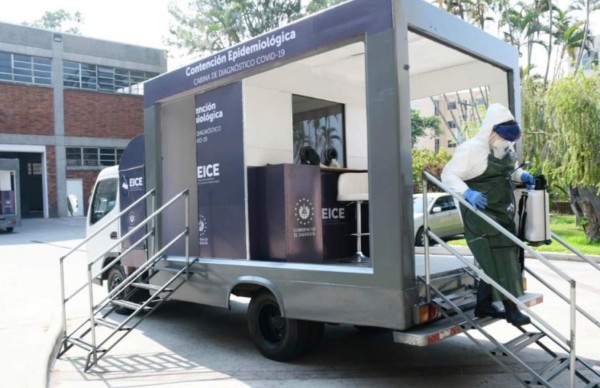 Cabinas móviles se instalan en El Salvador para realizar pruebas de coronavirus