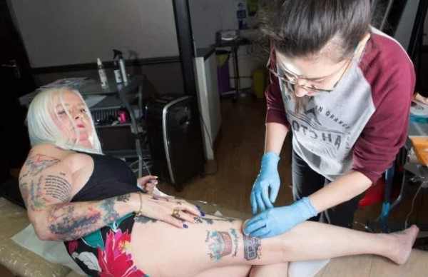 Increíble: Fanática de José Mourinho tiene 38 tatuajes de él y aumentó tras su fichaje por el Tottenham&nbsp;&nbsp;