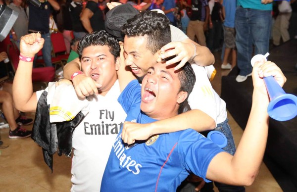 ¡Ambientazo en el Estadio Virtual Diez en la final de la Champions!