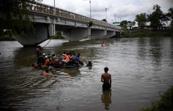 FOTOS: Sufrimiento y cansancio, así va la caravana de migrantes de hondureños
