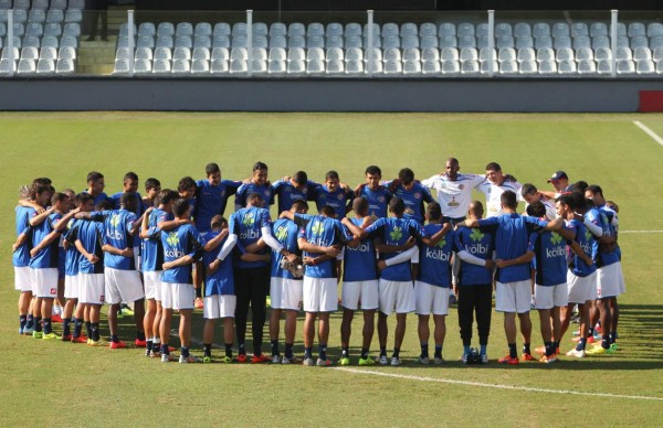 Costa Rica se debate entre buscar ganar a Inglaterra y cuidar jugadores