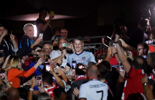 ¡ETERNO! La emotiva despedida del Bayern Munich a Bastian Schweinsteiger en el Allianz Arena