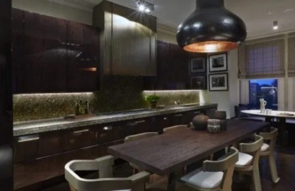 Se retiró hace ocho años: El imperio inmobiliario y el negocio de muebles de lujo de Sol Campbell