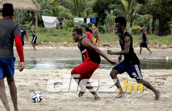 Marvin Chávez disfruta de sus vacaciones en su natal Sambo Creek