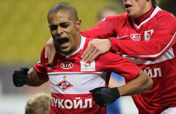 Los futbolistas más peligrosos al volante de un carro