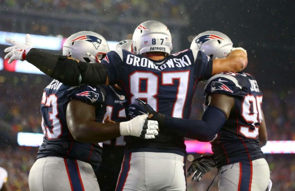 Noche de 'fiesta' para Gronkowski y los Patriots