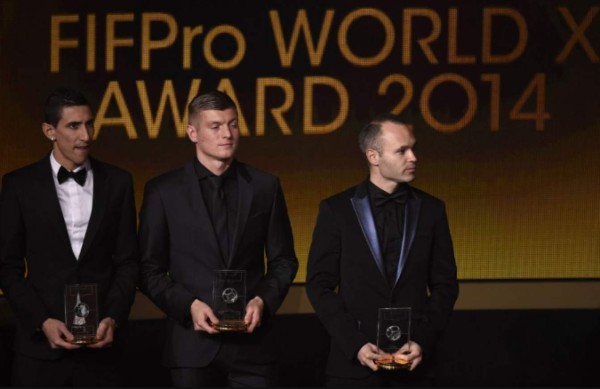 Iniesta y sus 15 inolvidables e icónicas fotografías con el Barcelona