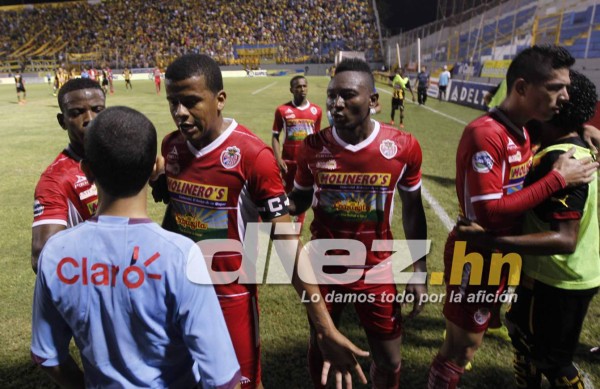 FOTOS: Semifinales de patadas, gritos, insultos y golpes en Honduras