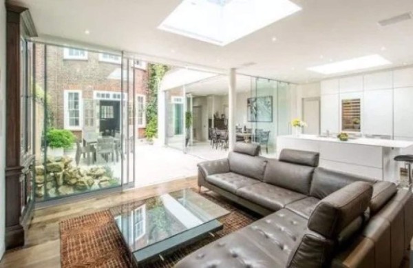 Se retiró hace ocho años: El imperio inmobiliario y el negocio de muebles de lujo de Sol Campbell