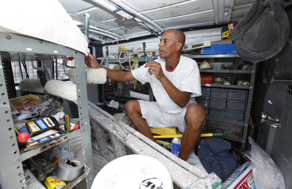 Enrique Reneau (esstilete , canillita ,el orgullo de Jutiapa ) en su nueva faceta en Estados Unidos .