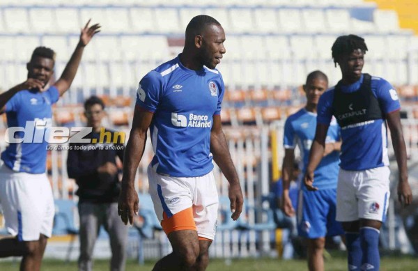 Pedro Troglio sigue sumando jugadores a la pretemporada del Olimpia