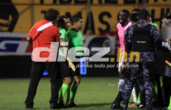 Las imágenes que no viste en televisión del Real España-Olimpia