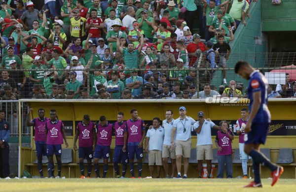 CURIOSAS: El cronómetro de Óscar Moncada y las indicaciones de Diego Vázquez desde afuera