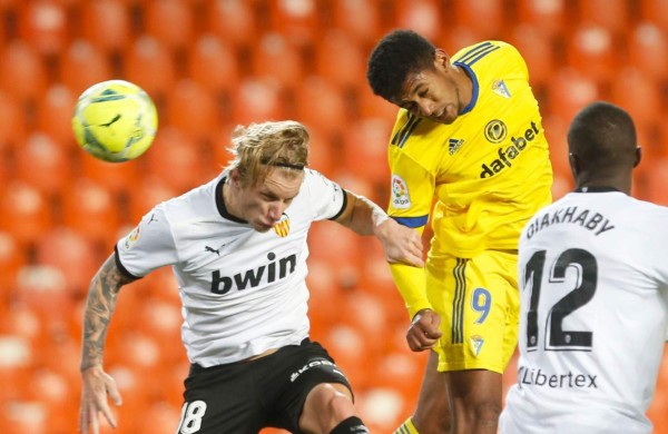 ¡Imágenes memorables! La chilena del Choco Lozano frente al Valencia y su eufórica celebración
