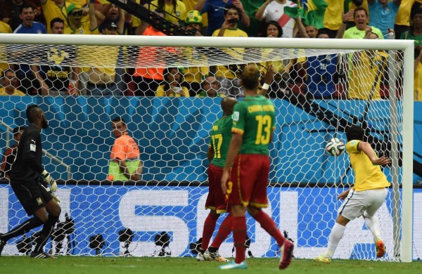 Brasil venció 4-1 a Camerún y amarra primer lugar