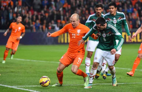 México vence 3-2 a Holanda con goles de Carlos Vela y Chicharito Hernández