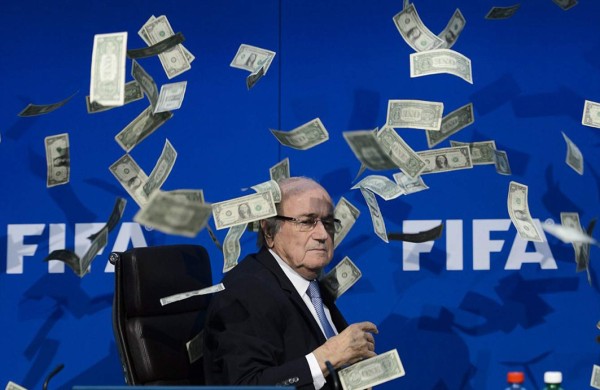 Lo que sucedió luego que comediante humillara a Blatter en conferencia