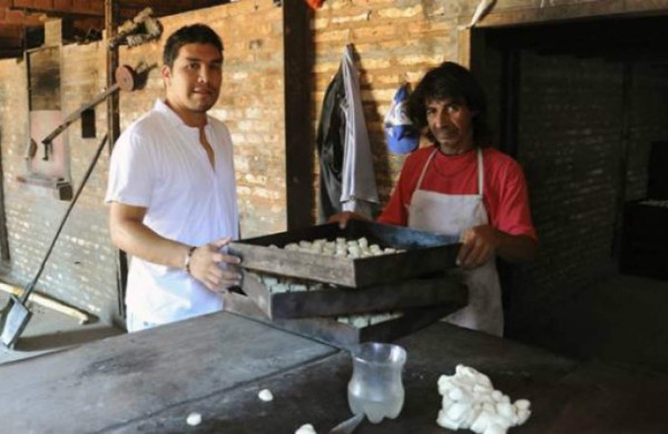 La nueva vida de Salvador Cabañas tras perderlo todo por un tiro y trabajar como panadero