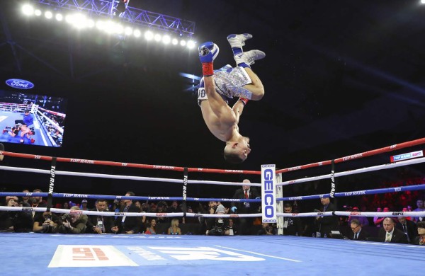 EN FOTOS: Así noqueó Teófimo López a Diego Magdaleno