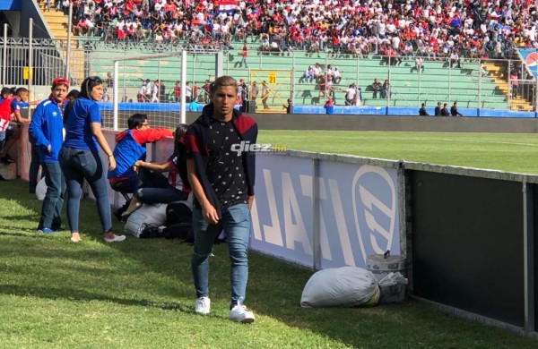 Dos jugadores de otros equipos llegaron a apoyar a Olimpia y el abrazo de Trogio y Vargas