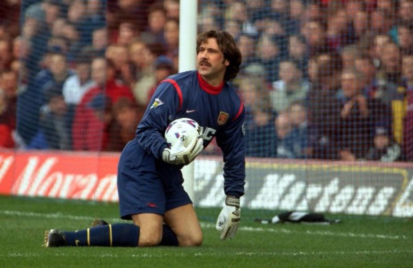 Ahora tiene una nueva ocupación: El calvario que vive Özil en el Arsenal por culpa de China