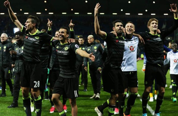 ¡LOCURA! Así festejó el Chelsea su sexto título en la Premier League