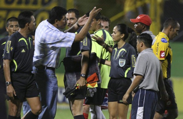 Fotos: Así es Shirley Perelló, la mujer árbitro más destacada en HonduraS