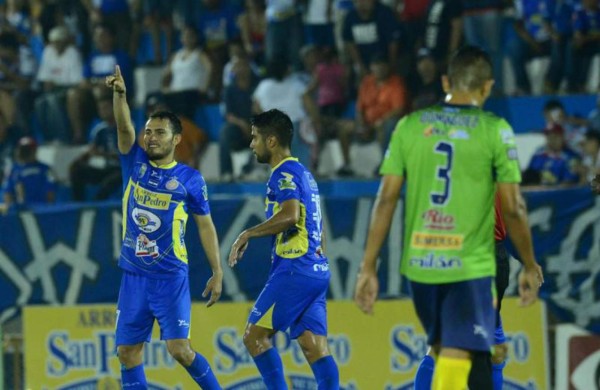 RUMORES Y FICHAJES: Un salvadoreño en el Dortmund; 'Fito' llegaría a Honduras y Lombardi es noticia