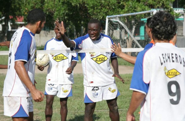 Los jugadores que tendrían brillando al Victoria en Liga Nacional