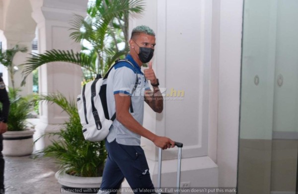 Bien resguardados, con pruebas PCR y muy sonrientes; así arribó la Selección de Honduras a El Salvador