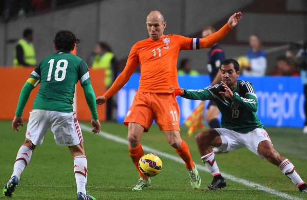 México vence 3-2 a Holanda con goles de Carlos Vela y Chicharito Hernández