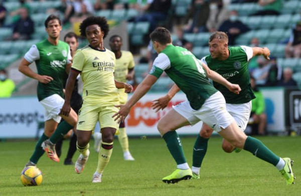 ¿Qué le pasó? William indigna a la afición del Arsenal por su sobrepeso, se burlan de él y lo comparan con Hazard