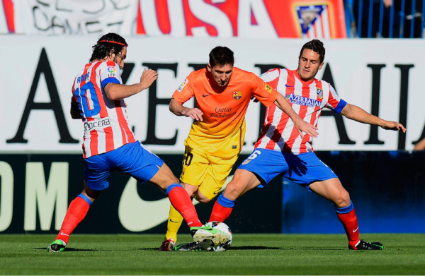 Barcelona estrena su título con remontada