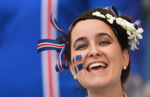 ¡Hermosas debutantes! Islandesas llenarán de belleza los estadios de Rusia
