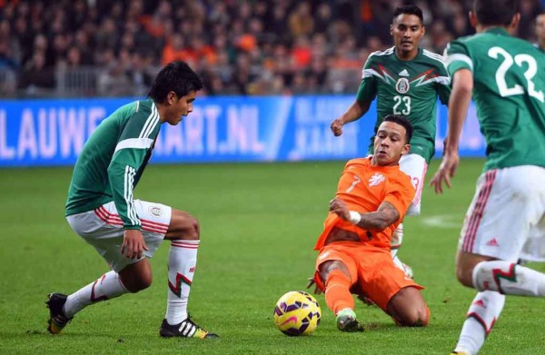 México vence 3-2 a Holanda con goles de Carlos Vela y Chicharito Hernández