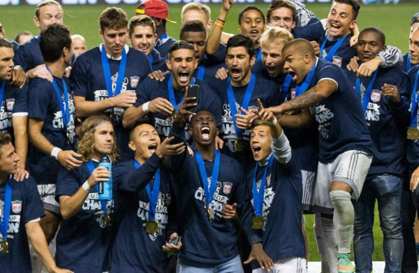 FOTOS: Así fue la celebración íntima de Roger Espinoza y Sporting KC