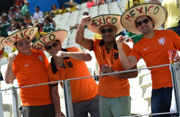 Ambiente en Fortaleza previo al Holanda-México