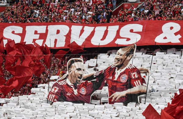 NO SE VIO EN TV: Ribéry celebra a lo CR7, el desliz de Robben y el gran mosaico del Bayern Munich en su despedida