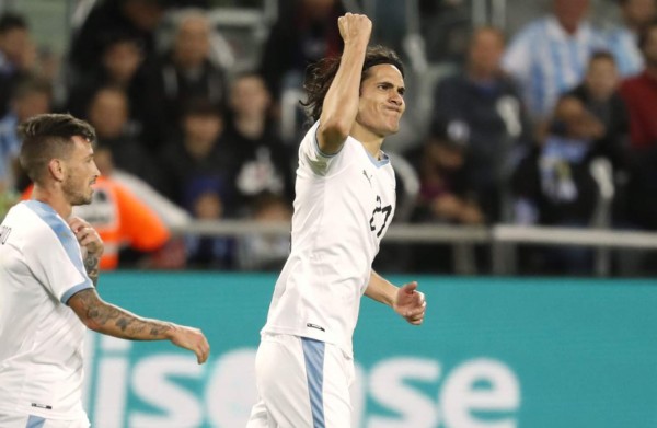 Cavani invita a pelear a Messi en el Argentina-Uruguay: ''Cuando quieras''