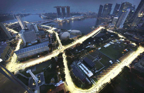 F1: Hamilton logra pole en Singapur.