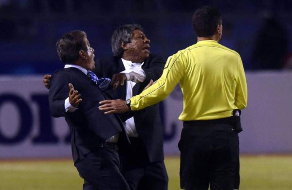 Jorge Luis Pinto, y su larga lista de problemas ante jugadores y técnicos