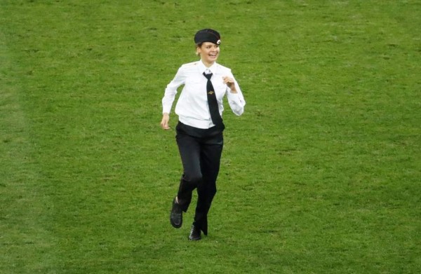 NO SE VIO EN TV: La locura de Macron frente a Kolinda que rompió en llanto