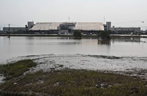 ¿Cuánto tardarán en habilitarlo? Así luce el aeropuerto de San Pedro Sula tras el paso de Eta