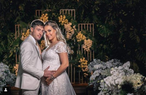 Brasil: Madre del hijo de Neymar se casa en pleno escándalo sexual del jugador