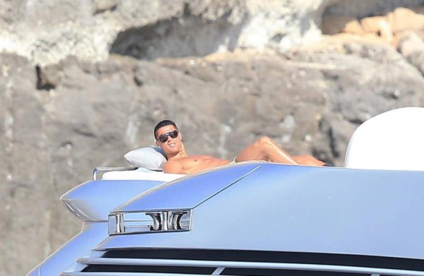 FOTOS: Así pasa sus vacaciones en Ibiza Cristiano Ronaldo