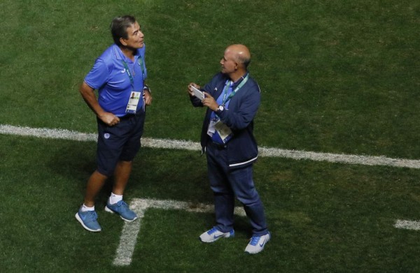Día de selfies en la Selección de Honduras durante el reconocimiento del estadio Mané Garrincha