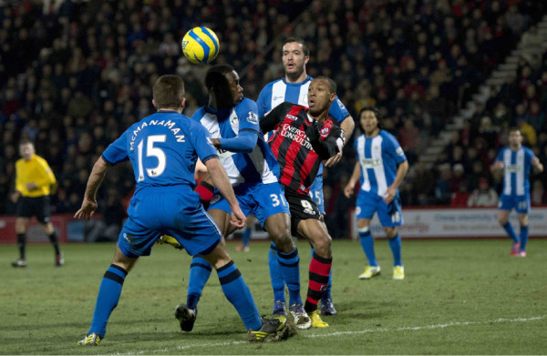 Roger brilla y Wigan avanza en la FA Cup.
