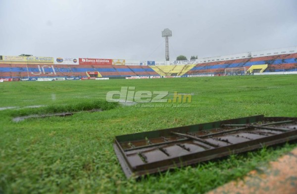 ¡INUNDADO! El estadio ceibeño se ha convertido en un verdadero pantano